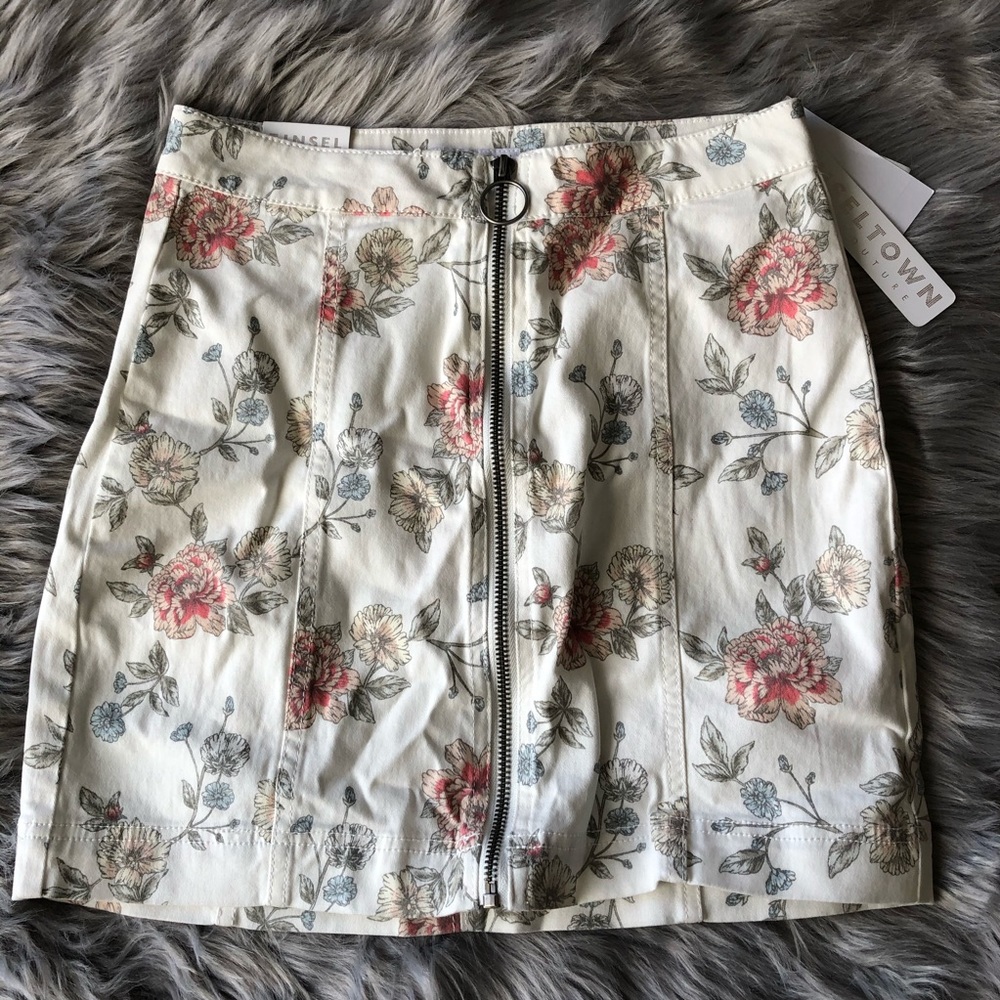 Tinsel town floral skirt NWT